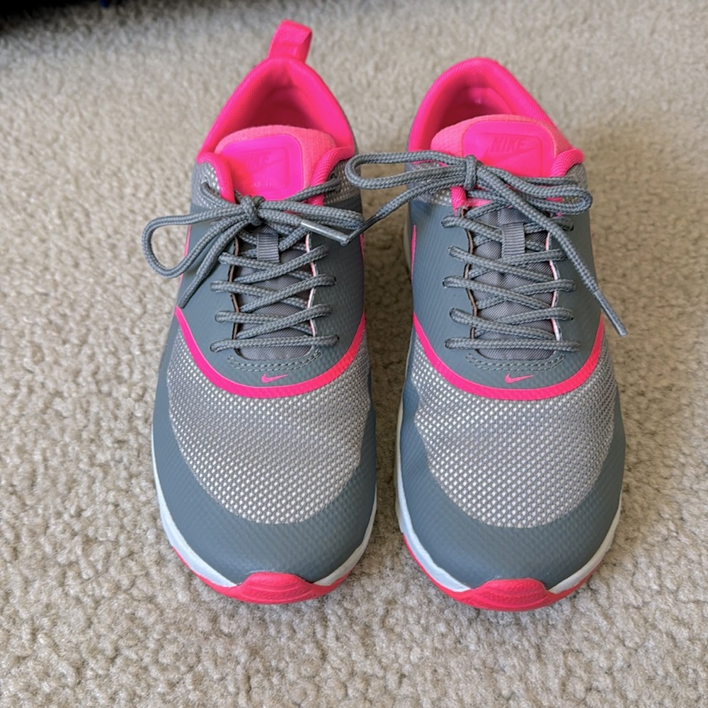 Womens Nike tennis shoes